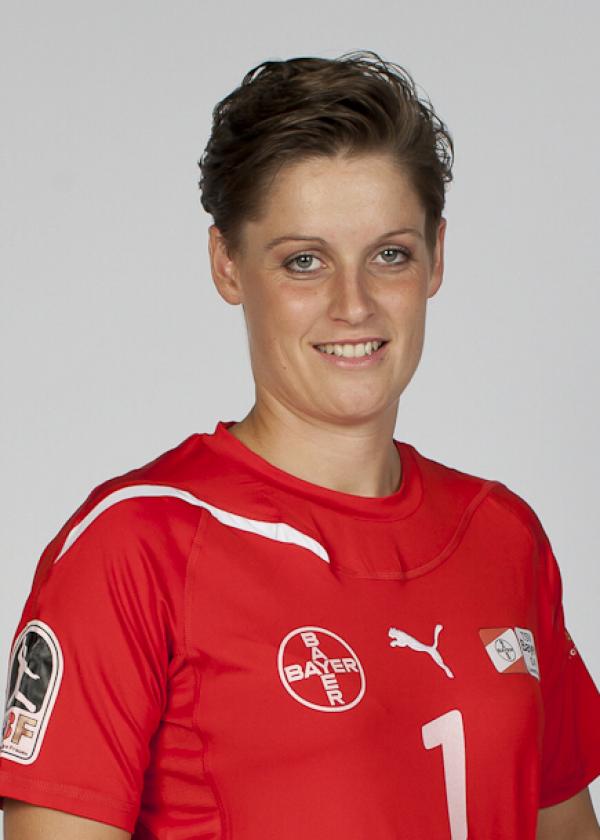 Lyn Byl - Bayer Leverkusen