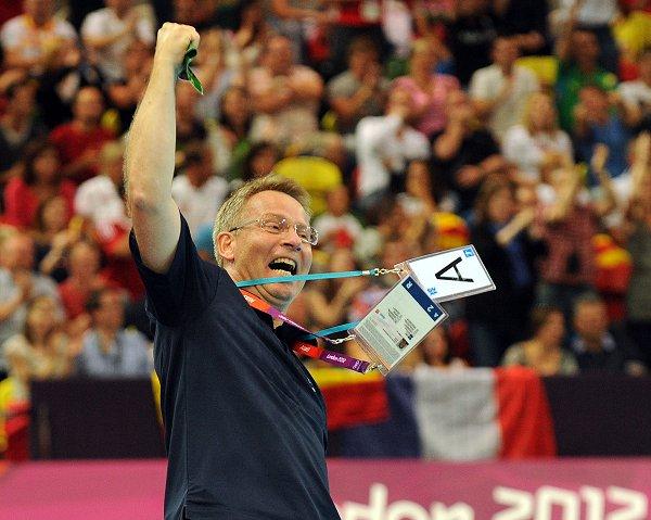 Gudmundur Gudmundsson - hier beim Jubel über den isländischen Sieg gegen Frankreich bei den Olympischen Spielen 2012 in London