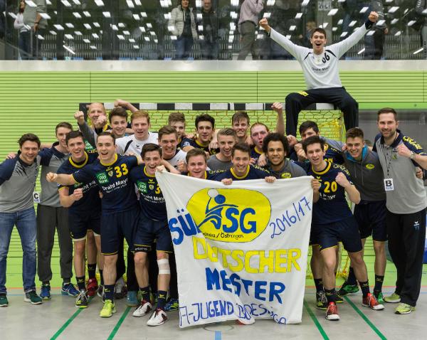 Die A-Jugend der SG feiert die Süddeutsche Meisterschaft