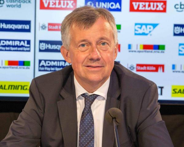 EHF-Präsident Michael Wiederer loste der DHB-Auswahl eine machbare Gruppe zu.