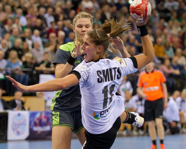 Xenia Smits und die DHB-Frauen starteten mit einem Unentschieden
