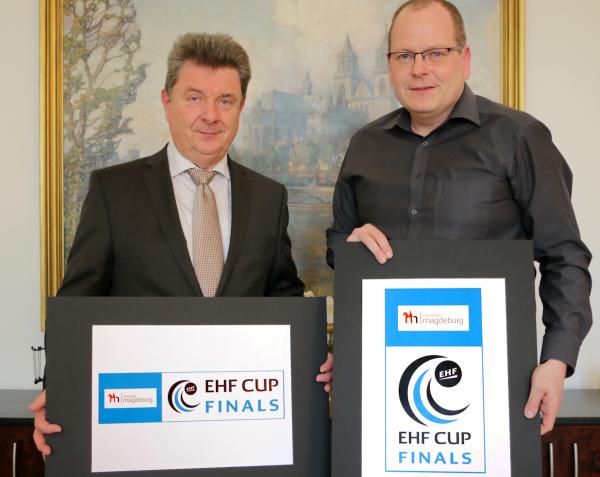 Magdeburgs Oberbürgermeister Lutz Trümper und SCM-Geschäftsführer Marc-Henrik Schmed, der sich auf das internationale Halbfinale freut