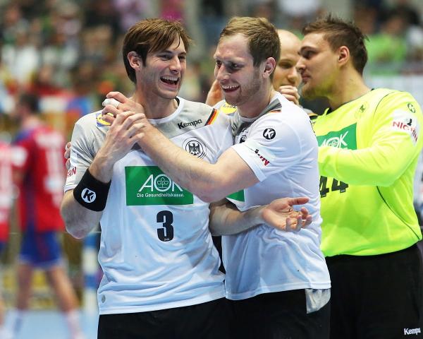 Uwe Gensheimer und Steffen Weinhold stand die Freude nach den beiden Siegen gegen Serbien ins Gesicht geschrieben.