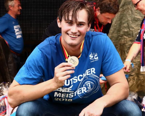 Magnus Rød, SG Flensburg-Handewitt
Meisterfeier 
Medaille
Rookie
Deutscher Meister 2017-2018