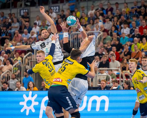 THW Kiel und Rhein-Neckar Löwen lieferten sich ein packendes Duell um den Supercup im Handball.