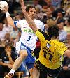 Torsten Jansen gegen Andrei Klimovets - HSV Hamburg im Halbfinale DHB-Pokal 2007 - Niederlage gegen SG Kronau/Östringen<br />Foto: Uwe Stelling