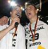 Gesangseinlage nach dem DHB-Pokal-Triumpph 2009: Filip Jicha und Dominik Klein