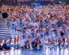 THW Kiel - Pokalsieg, DHB-Pokal 2022, Siegerfoto mit Fans