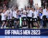 Der verletzte Paul Drux und Fabian Wiede - Sieger European League 2023 - Füchse Berlin