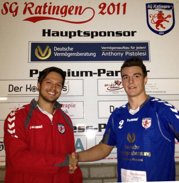 Bastian Schlierkamp und Julian Renninger freuen sich über das Zweitspielrecht für den Kreisläufer bei der SG Ratingen