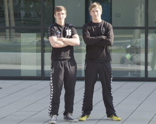 Alexander Schmidt (l.) und Jan Piske tragen mit ihren wissenschaftlichen Arbeiten zur Jugendförderung des 1. VfL Potsdam bei.