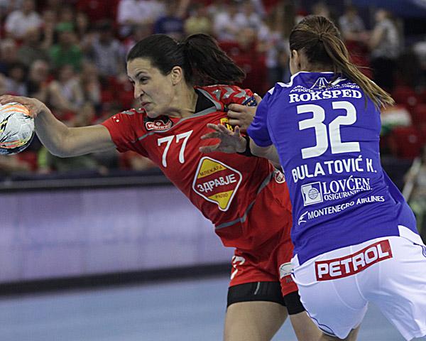 EHF Champions League Final4 2015, Budapest: Halbfinale Vardar - Buducnost: Andrea Lekic/VAR gegen Katarina Bulatovic/BUD