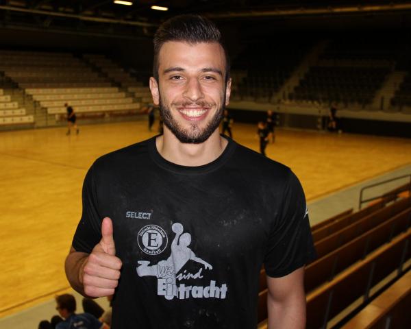 Adam Papadopoulos und die Eintracht können auf den Rückhalt in der heimischen Volksbank Arena setzen