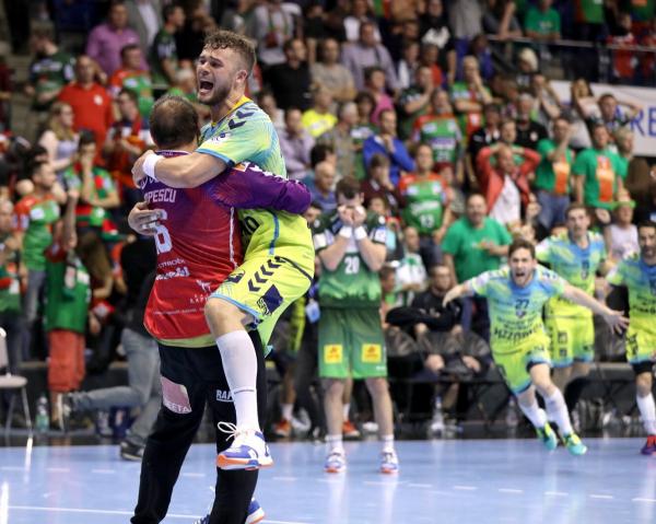 Jubel Saint-Raphael Var Handball - EHF-Pokal, Halbfinalsieg gegen SCM