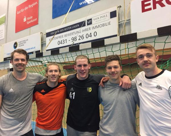 Fünf Spieler des TSV Altenholz nehmen an der Movember-Aktion teil.