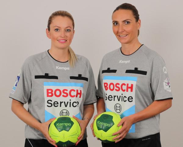 Katharina Heinz und Sonja Lenhardt leiten die Partie in Leverkusen