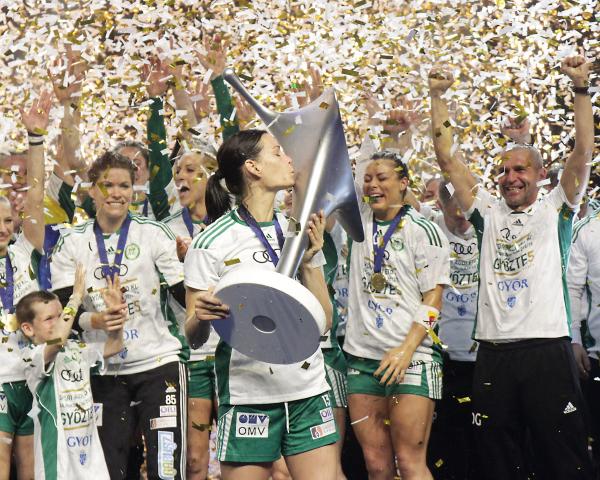 DELO Women"s Champions League Final4 Budapest, Finale, Rostov Don - Györi Audi ETO KC | Anita Görbicz mit dem Siegerpokal