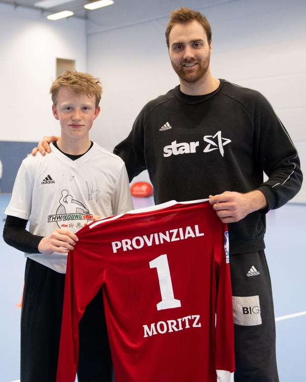 THW-YOUNGstar Moritz Luckert mit Andreas Wolff