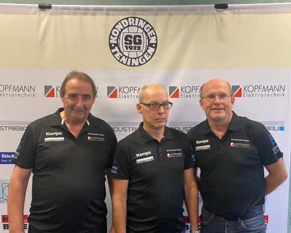 Manfred Chaumet (Mitte) mit Reinhold Kopfmann (Sportlicher Leiter, li.) und Markus Keune (1. Vorstand) -  SG Köndringen/Teningen