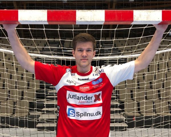Simon Gade zeigte eine starke Leistung im Tor von Aalborg Handbold. 