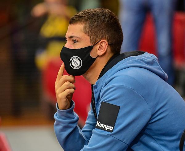 Einen Mund-Nasen-Schutz mussten Handballer in Spanien auch während des Spiels tragen.