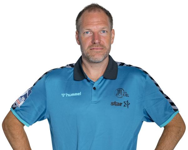 Mattias Andersson ist beim THW Kiel nicht mehr nur als Torwart-Trainer, sondern auch als Spieler im Einsatz.
