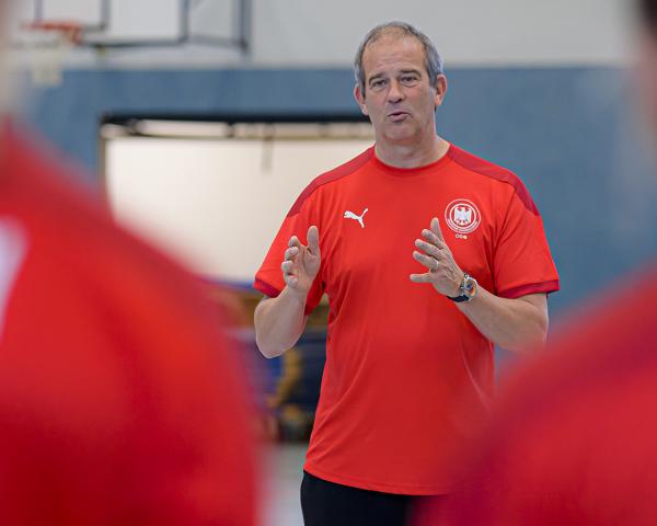 Bundestrainer Henk Groener hat vor allem Perspektivspielerinnen zu den anstehenden Regionallehrgängen der DHB-Frauen eingeladen.