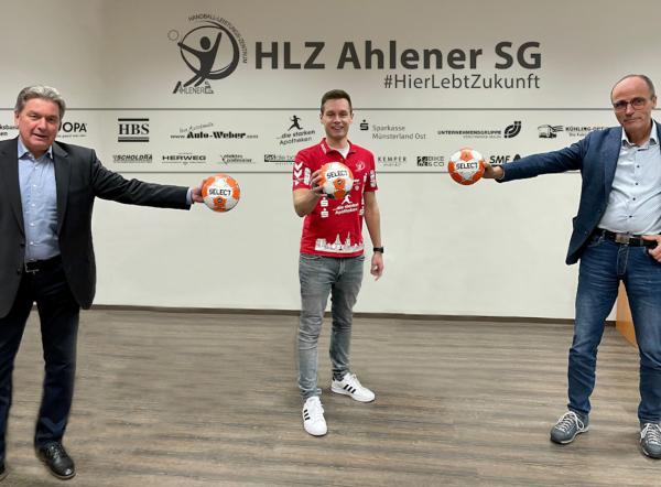 von links: Klaus Jäger (Geschäftsführer), Frederik Neuhaus (Cheftrainer) und Andreas Bartscher (Geschäftsführer), Ahlener SG
