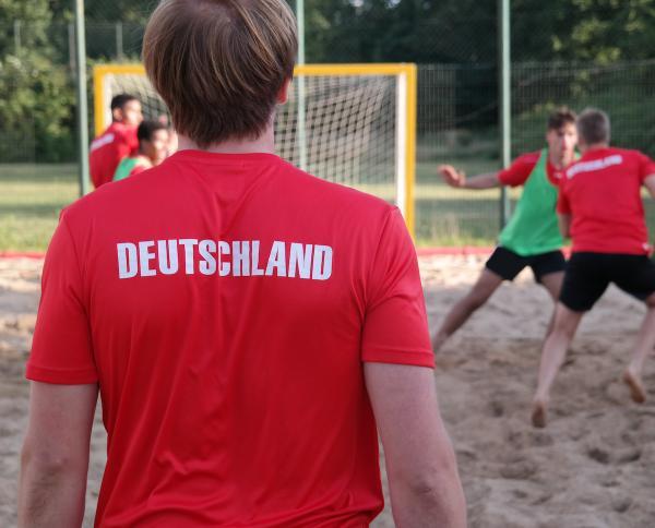 Die deutschen Nationalteams steigen in Düsseldorf für ein internes Turnier in den Sand.
