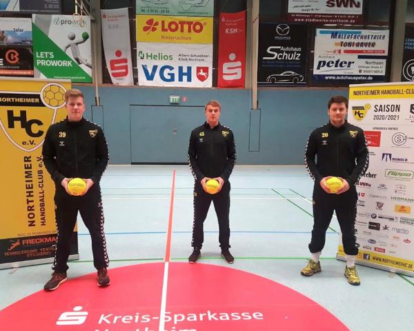 Marc Bode, Matteo Neufing und Björn Wenderoth bleiben dem Northeimer HC treu.