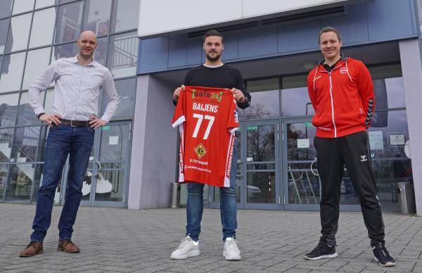 Der niederländische Nationalspieler Dani Baijens (Mitte) wechselt aus der Liqui Moly Handball-Bundesliga zum ASV. Trainer Michael Lerscht (r.) und ASV-Geschäftsführer Thomas Lammers (l.) stellten den Neuzugang vor.