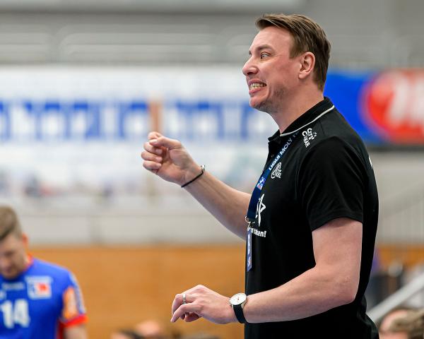 Kiels Trainer Filip Jicha muss gegen HBW Balingen-Weilstetten auf Kreisläufer Patrick Wiencek verzichten.