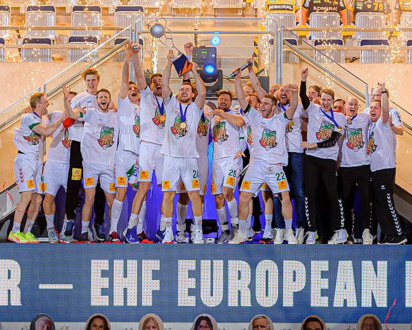 Der SC Magdeburg triumphiert bei den EHF Finals 2021. 