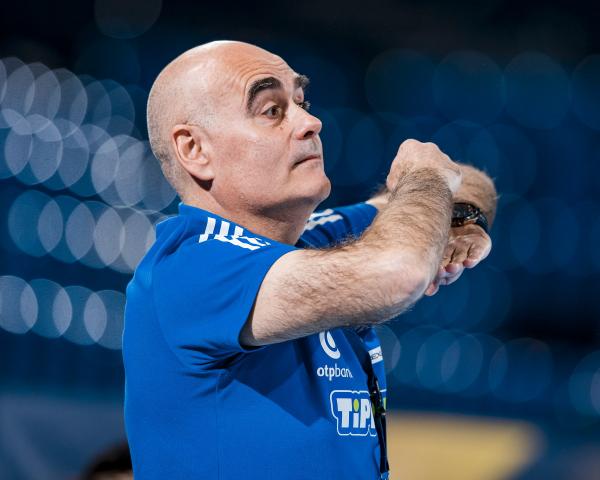 Juan Carlos Pastor stays with Szeged for another two years. 