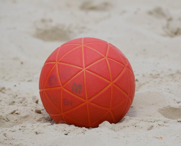 Der #HOK beschäftigt sich mit Beachhandball. 