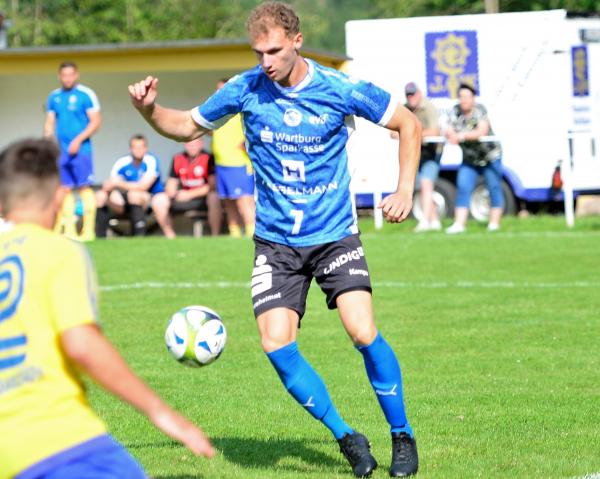 Neuzugang Fynn Hangstein schlüpfte am Samstag beim freundschaftlichen Fußballvergleich mit den Kreisliga-Kickern des SV Eckardtshausen schon einmal in das Trikot des ThSV Eisenach.