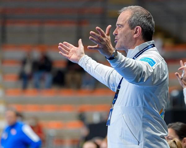 Bundestrainer Henk Groener und die DHB-Frauen scheiterten im Viertelfinale an Spanien