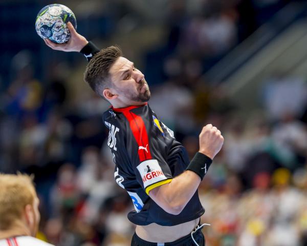 Bei der Handball-EM 2022 hatte Fabian Wiede zunächst abgesagt, stellte sich dann aber nach zahlreichen Corona-Fällen im DHB-Team im Turnierverlauf doch zur Verfügung.