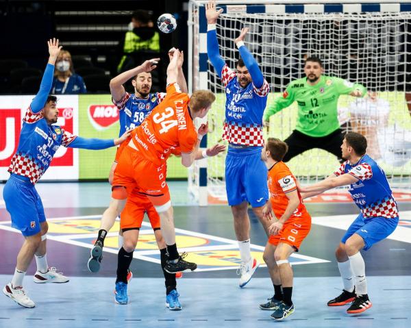 Harter Kampf: die Niederlande und Kroatien lieferten sich zum Abschluss ein ausgeglichenes Spiel.