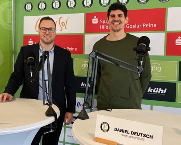 Daniel Deutsch - hier neben Geschäftsführer Martin Murawski - holte mit Eintracht einen Punkt gegen den EHV Aue