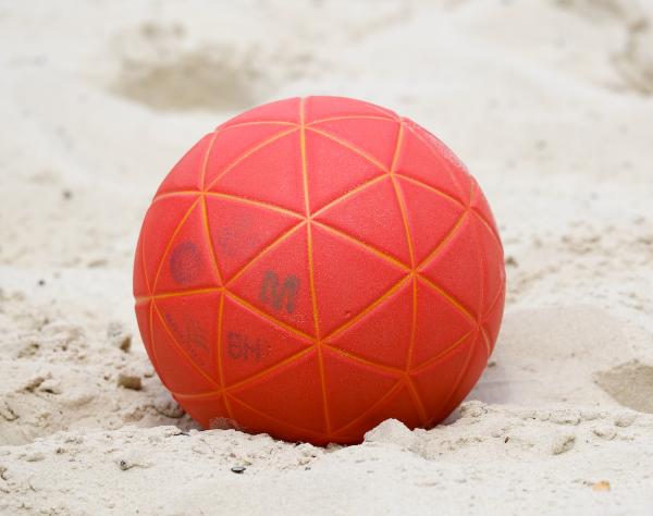 Der HV Bayern führt eine Fortbildung zum Beachhandball durch. 