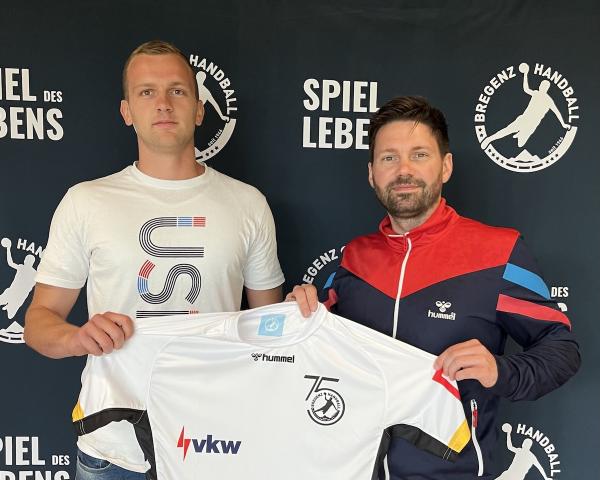 Dragan Pavlovic mit Geschäftsführer Björn Tyrner, Bregenz Handball