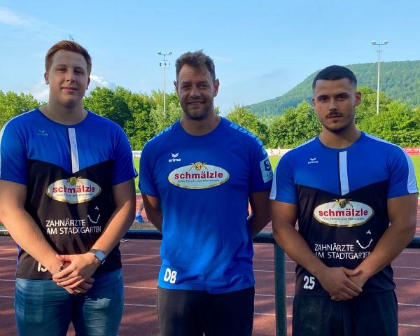 VfL-Trainer Daniel Brack (Mitte) muss voraussichtlich längerfristig auf Nils Röller (links) und Julian Mühlhäuser (rechts) verzichten. 