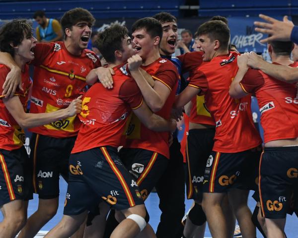 Spain celebrates winning the gold medal at the Men`s U18 European Championships.