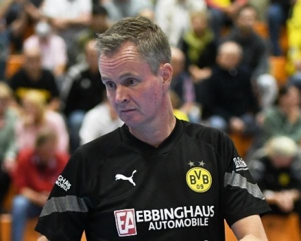 BVB-Coach André Fuhr saß heute bei Dortmund nicht auf der Bank