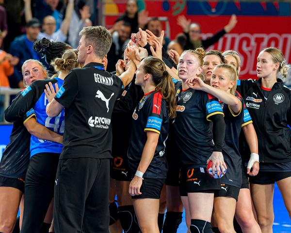 Deutschlands Handballerinnen haben ihren vorletzten Härtetest kurz vor der EM bestanden.