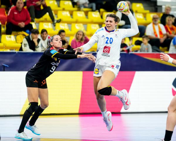 Laura Flippes und Frankreichen bereiten sich auf die Handball-WM und die Olympischen Spiele vor.