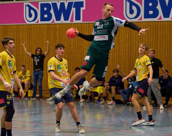 Lukas Veith (mit Ball) verlor mit dem TVS gegen Kornwestheim (Archivbild).