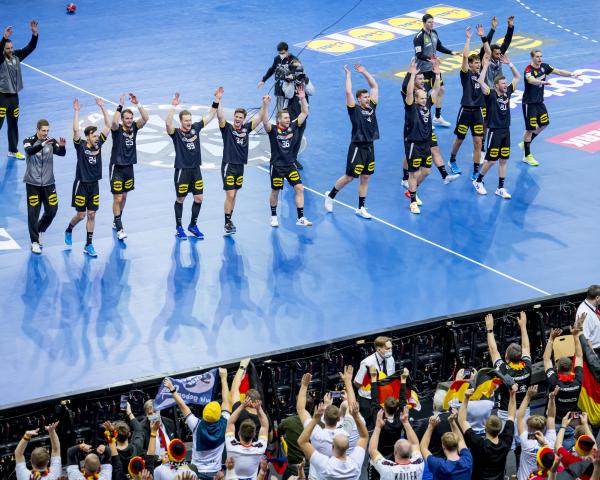 Die Deutsche Nationalmannschaft begeistert nicht nur die Fans vor Ort bei der Handball-WM 2023. 