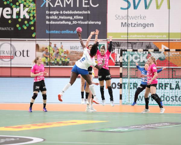 Metzingen spielte im Februar gegen Blomberg vor 1.338 Zuschauern und übernahm so die Führung in der Zuschauertabelle der Handball Bundesliga Frauen